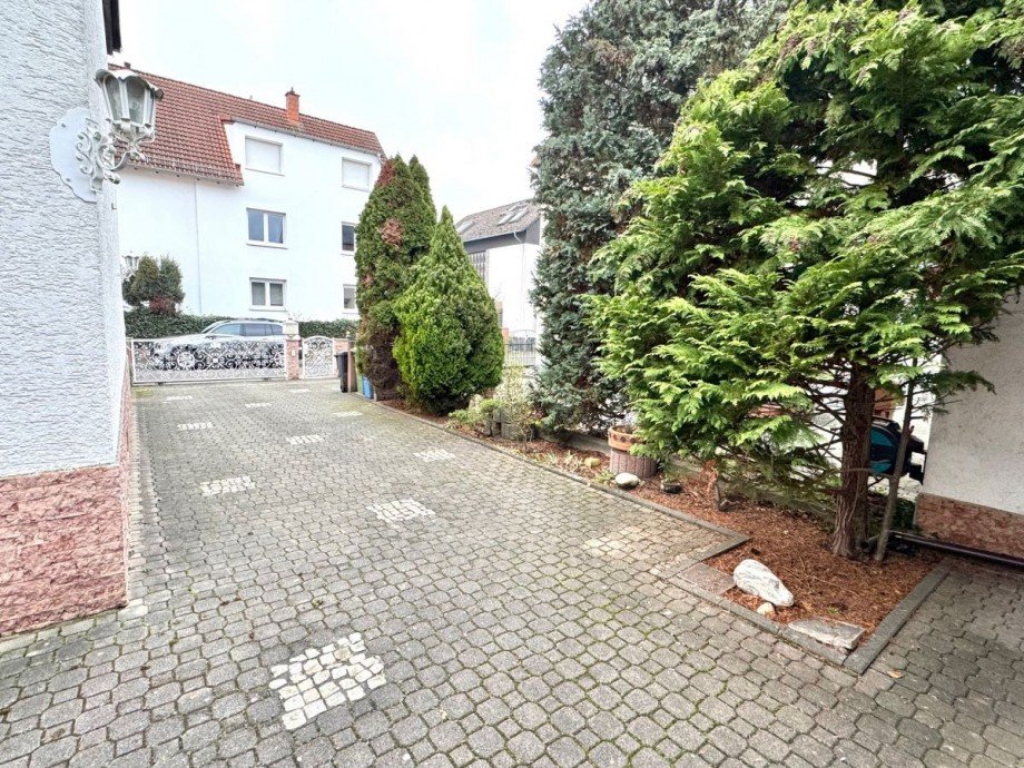 AK2 Einfaht Parkpl�tze Mehrfamilienhaus Hattersheim Okriftel