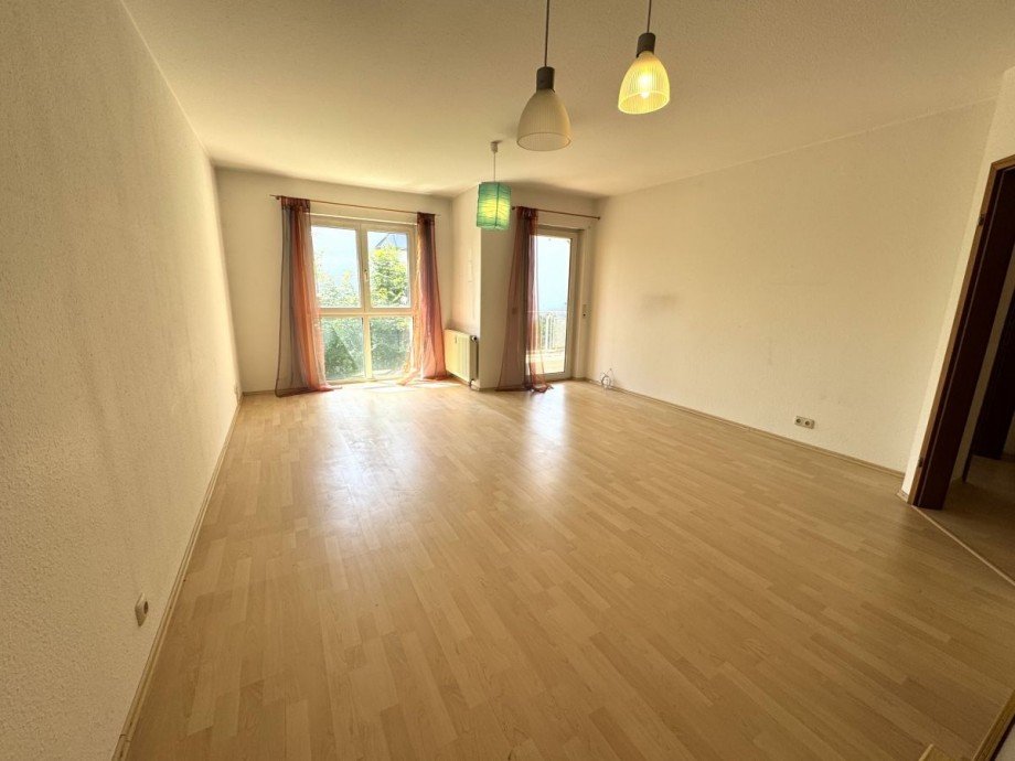 IDW17 Wohnzimmer Bild 1 Etagenwohnung Hattersheim