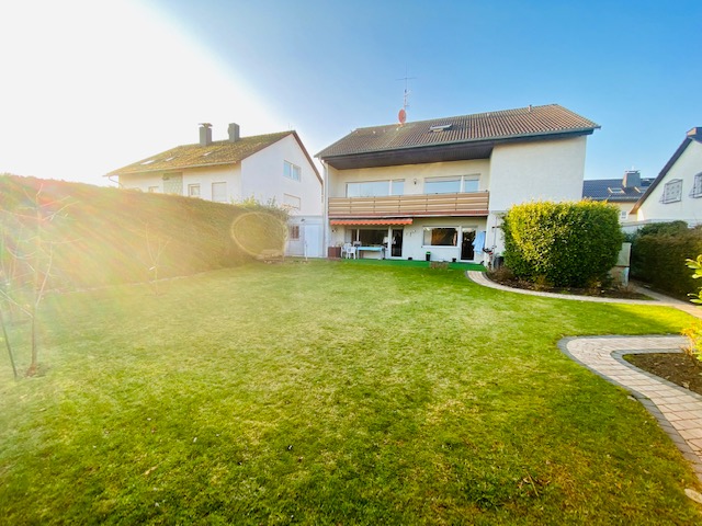 Ansicht Haus vom Garten Mehrfamilienhaus Fl�rsheim-Weilbach
