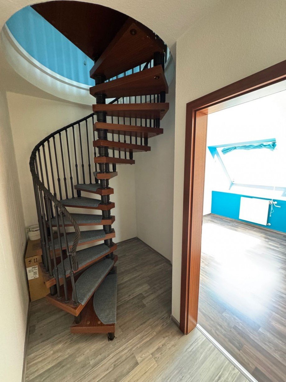 ADL2 Flur Wendeltreppe Maisonettewohnung Hattersheim Eddersheim