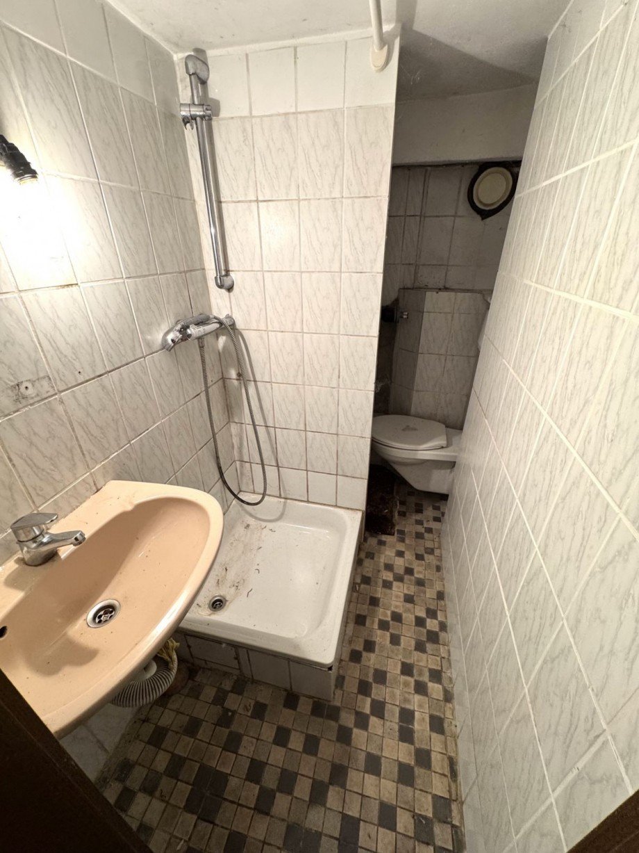 G130 Duschbad Keller Haus Bad Homburg Kirdorf