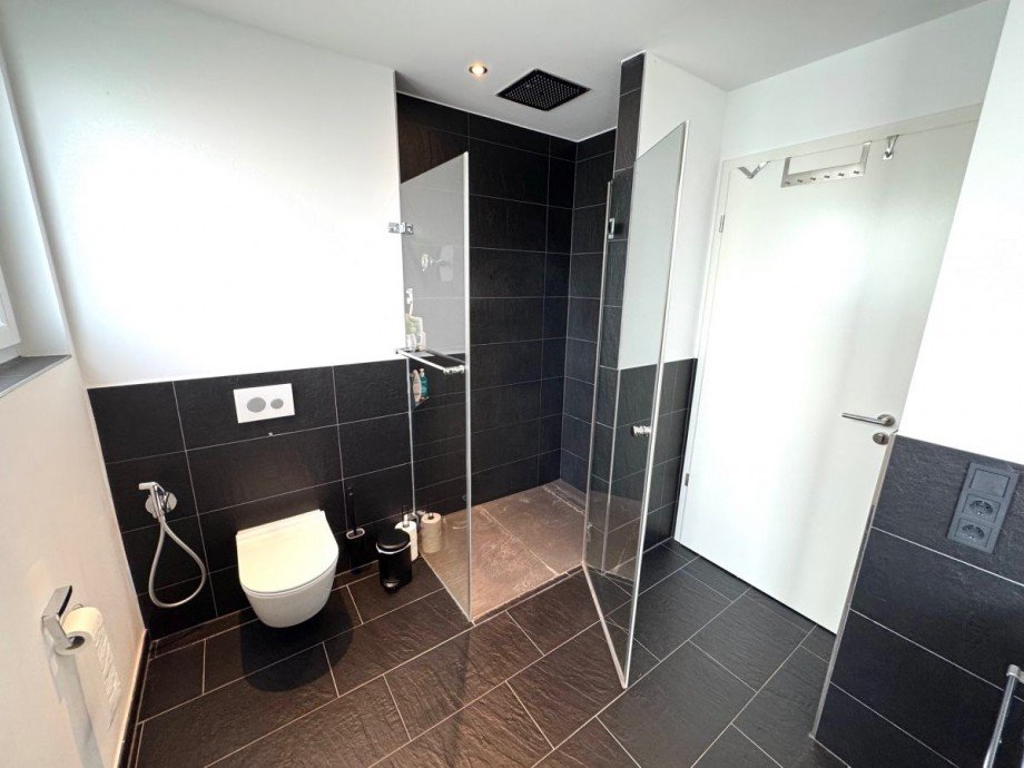 B2c Badezimmer DG Bild 1 Reihenmittelhaus Hattersheim