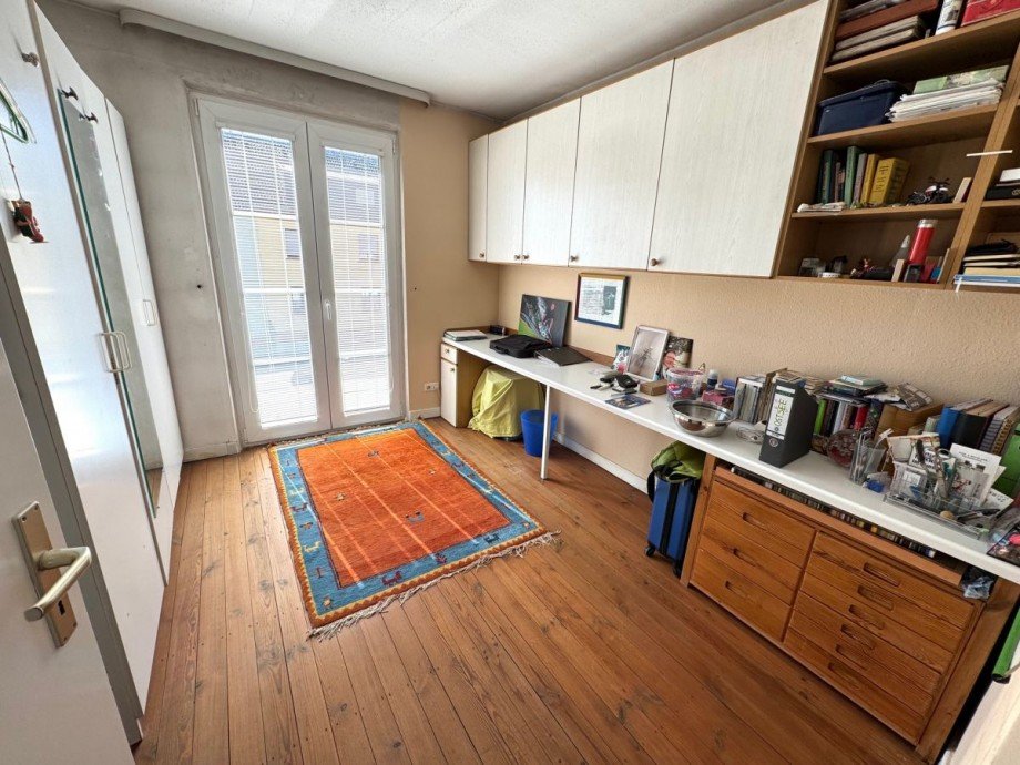 Zimmer 1 OG Einfamilienhaus Fl�rsheim