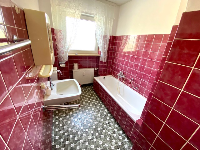 L10 Bad OG Doppelhaush�lfte Fl�rsheim-Weilbach