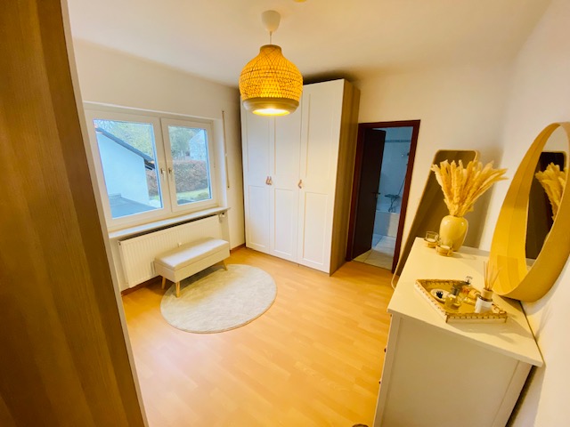 Schlafzimmer 2 Mehrfamilienhaus Fl�rsheim-Weilbach