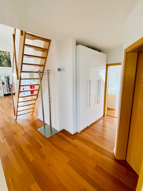 Flur Dachgeschosswohnung Fl�rsheim-Weilbach