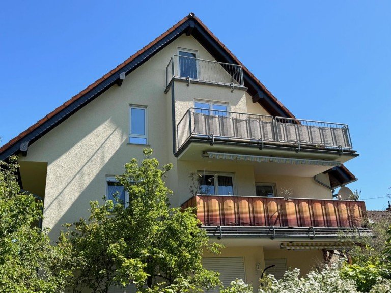 ADL2 R�ckansicht Haus Balkone Hattersheim Eddersheim Maisonettewohnung *Provisionsfrei* Sch�ne 4 Zimmer�Maisonette-Wohnung mit zwei Balkonen und Stellpl�tzen