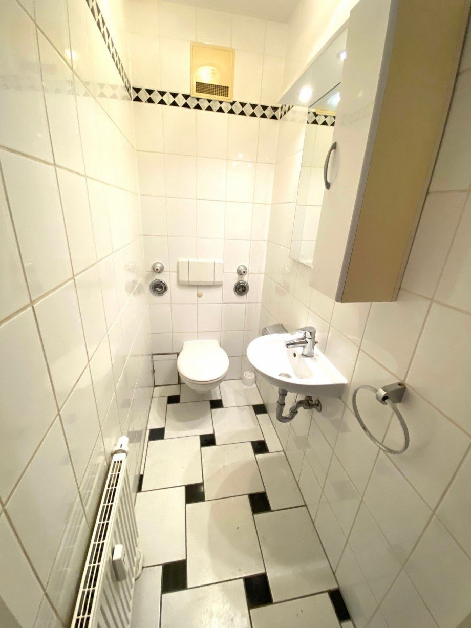 IDW2 G�ste WC Erdgeschosswohnung Hattersheim