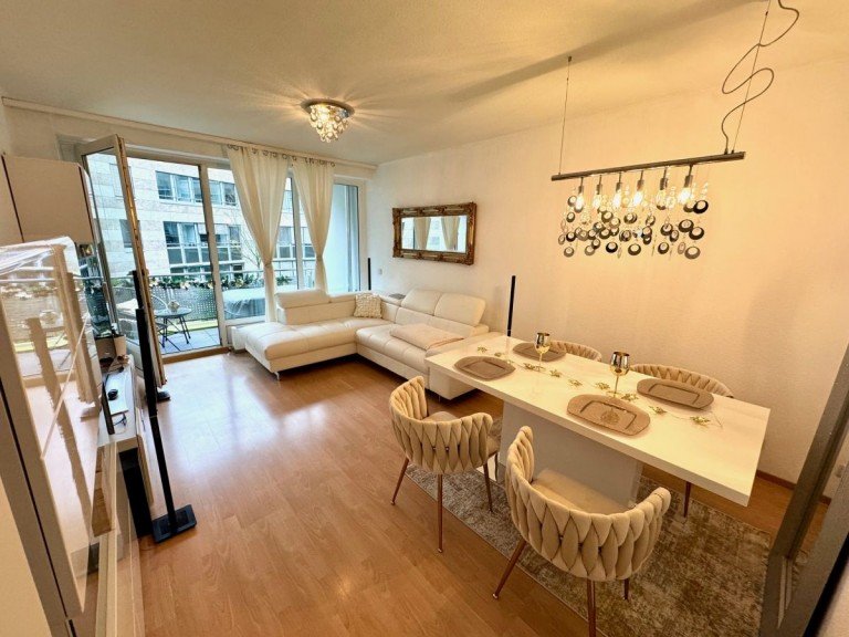 FS7 Wohnzimmer Bild 1 R�sselsheim Etagenwohnung Beste Lage! Schicke Wohnung inkl. TG-Stellplatz & Loggia