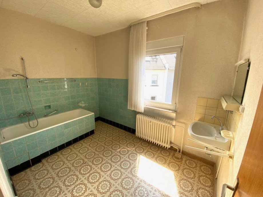 B9 Badezimmer OG Einfamilienhaus Hattersheim-Eddersheim
