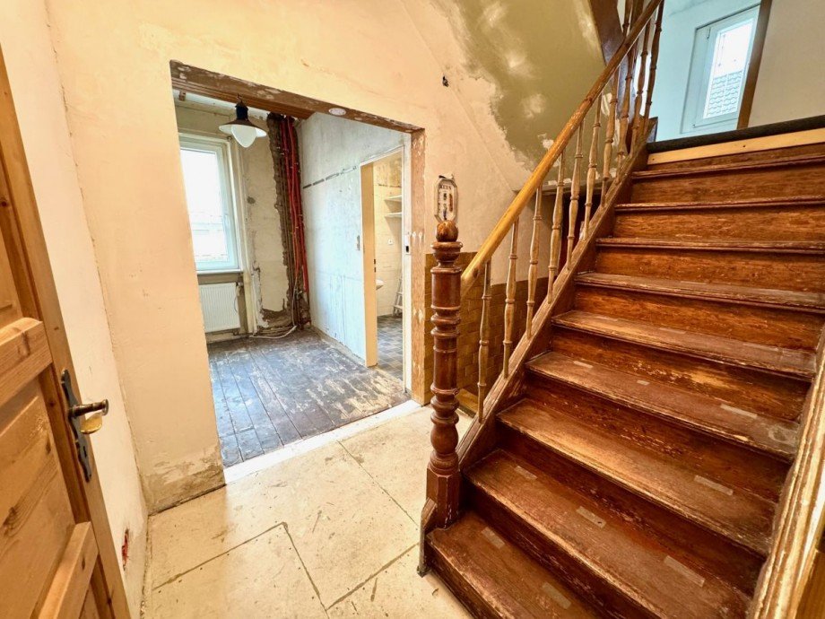E9 Flur Treppenhaus Einfamilienhaus Fl�rsheim
