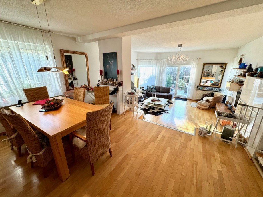 B4 Wohn Esszimmer Doppelhaush�lfte R�sselsheim-Bauschheim