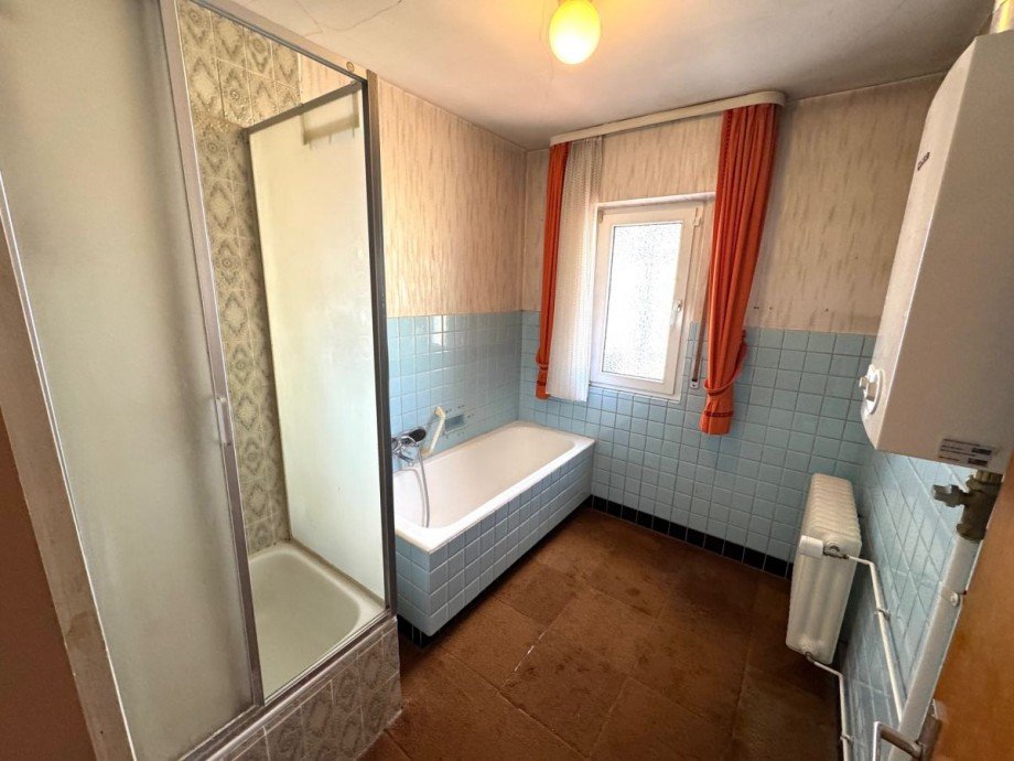 F6 Badezimmer Doppelhaush�lfte Hattersheim Eddersheim