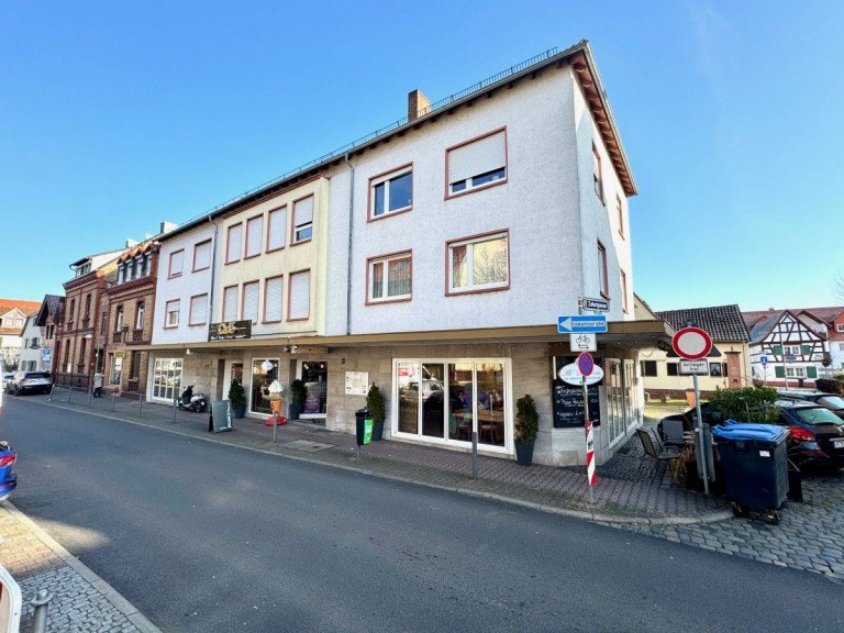 AS79 Stra�enansicht Bild 1 Frankfurt Haus Solides Mehrfamilienhaus mit Gastst�tte in Frankfurt-Schwanheim