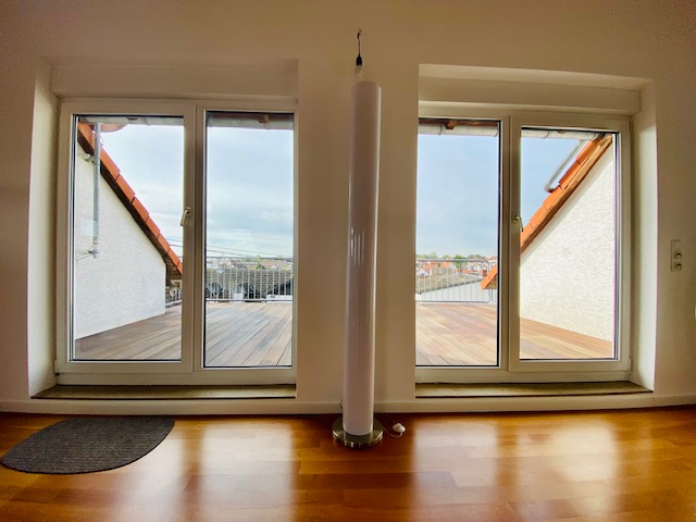 Ausblick Wohnzimmer Loggia Dachgeschosswohnung Fl�rsheim-Weilbach