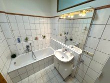 I23 Badezimmer 1 Top 5-Zimmer-Maisonette-Altbauwohnung im EG inkl. S�d-West Garten