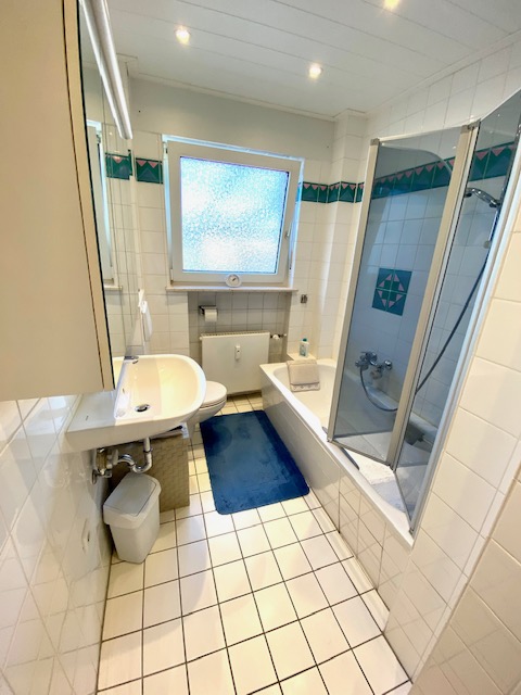 L10 Badezimmer EG Doppelhaush�lfte Fl�rsheim-Weilbach