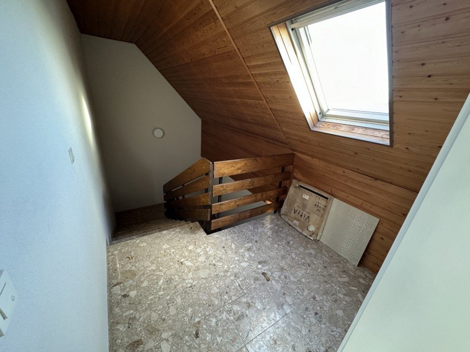 B37 Treppenhaus Dachgeschosswohnung Hattersheim-Eddersheim