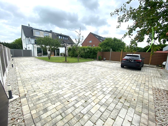 P43 Hoffl�che Bild 1 Haus Wesel