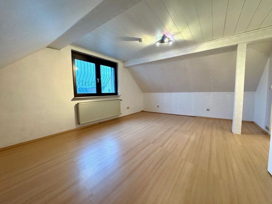 AK2 Schlafzimmer 1 DG Mehrfamilienhaus Hattersheim Okriftel
