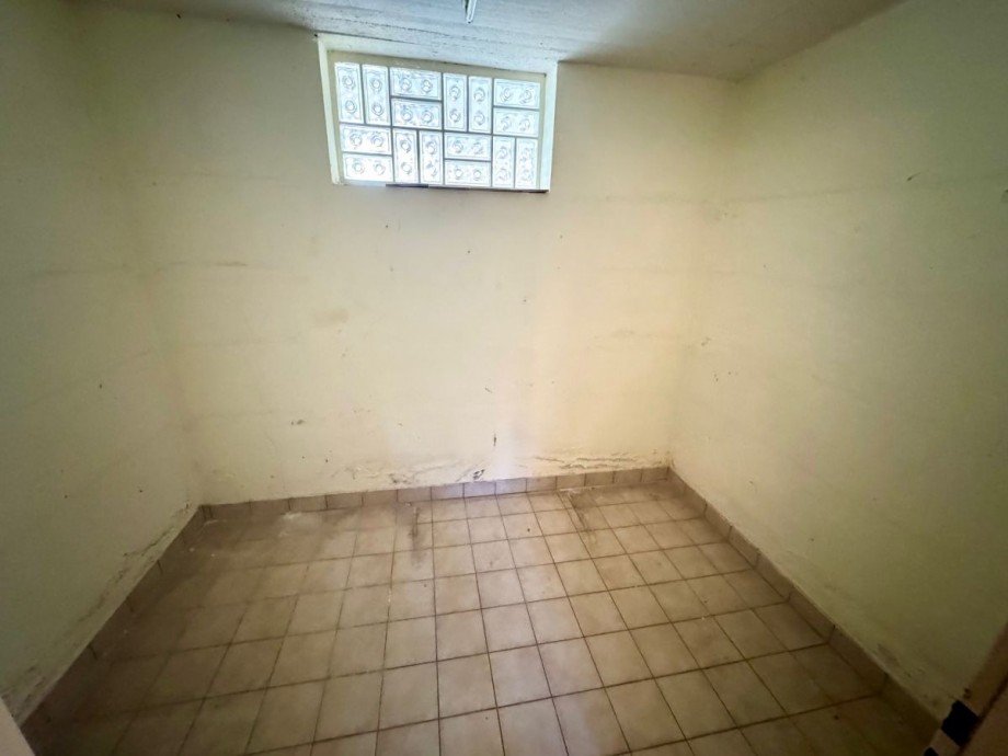 C4 Abstellraum Souterrain Einfamilienhaus Fl�rsheim
