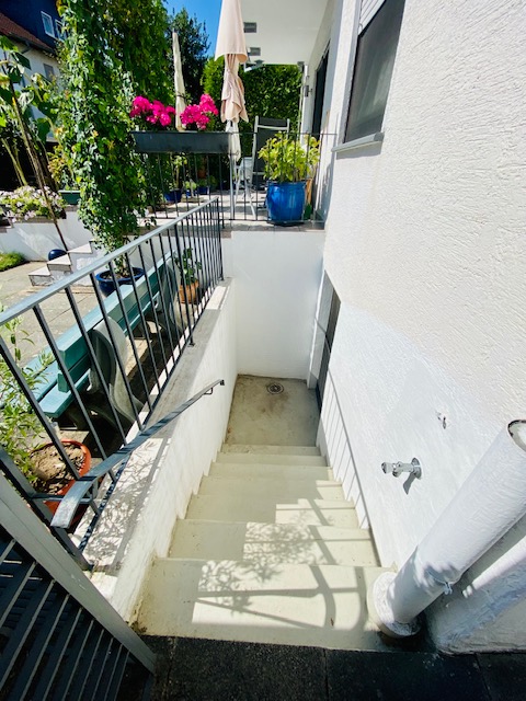 Kellerabgang Zweifamilienhaus Hattersheim-Eddersheim