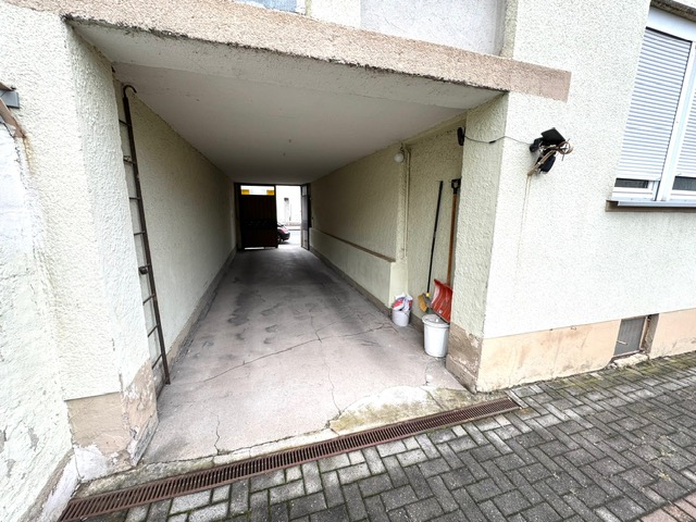 G17 Einfahrt Mehrfamilienhaus Frankfurt H�chst