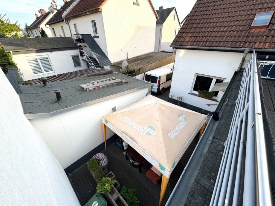 P5 Blick in den Innenhof Doppelhaush�lfte Hattersheim Okriftel