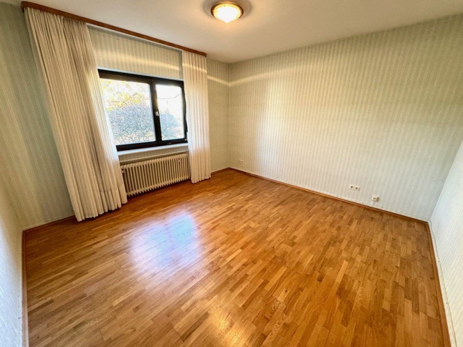 C4 Schlafzimmer 1 Einfamilienhaus Fl�rsheim
