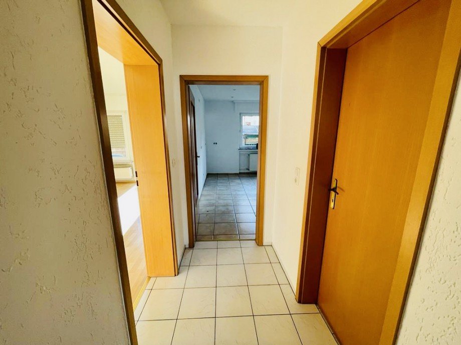 Flur Erdgeschosswohnung Fl�rsheim