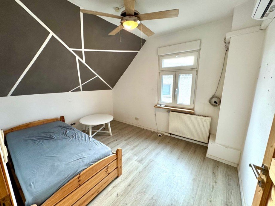 E9 Schlafzimmer 2 OG Einfamilienhaus Fl�rsheim