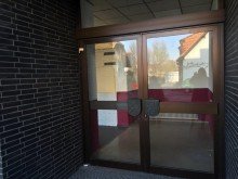 Eingang2 Ehemalige Bankfiliale/Fitnessstudio sucht Nachmieter