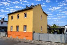 Hauptbild Solides 2 Familienhaus ohne Sanierunsgstau in Taunusstein-Wehen