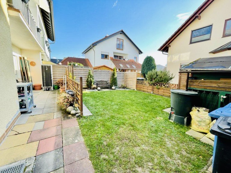 Terrasse Garten Fl�rsheim Erdgeschosswohnung Erdgeschoss-Wohnung mit S�d-West Terrasse, Garten und Garage