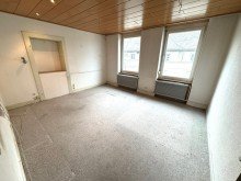 G17 Wohnzimmer OG Solides Mehrfamilienhaus 2 Wohnungen frei ! in zentraler Lage von Frankfurt-H�chst