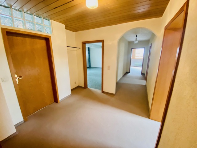R24 Flur OG Haus Hattersheim-Eddersheim