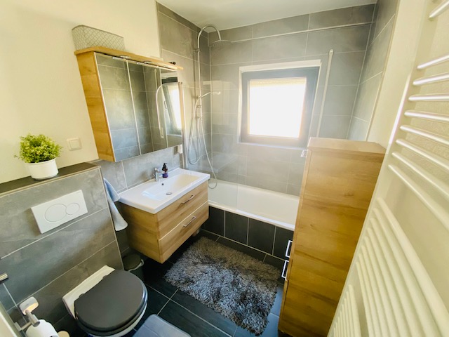 Badezimmer Zweifamilienhaus Hattersheim-Eddersheim