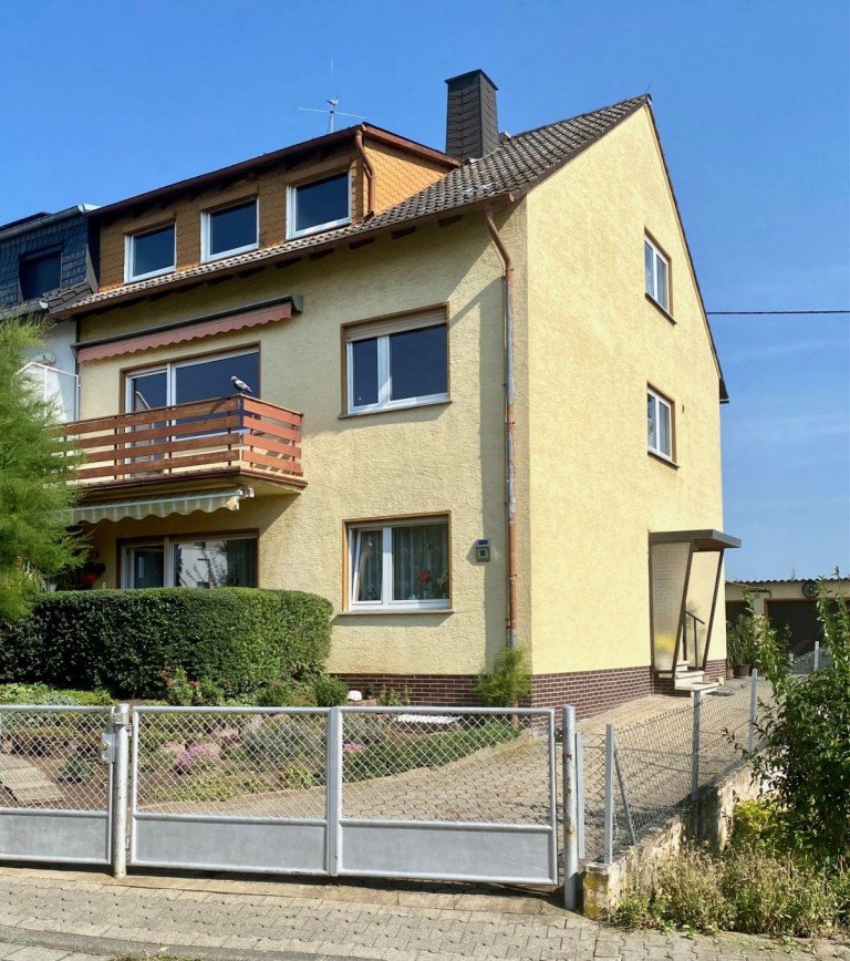 L10 Stra�enansicht Fl�rsheim-Weilbach Doppelhaush�lfte Solides Mehrfamilienhaus in sehr guter Lage von Fl�rsheim-Weilbach