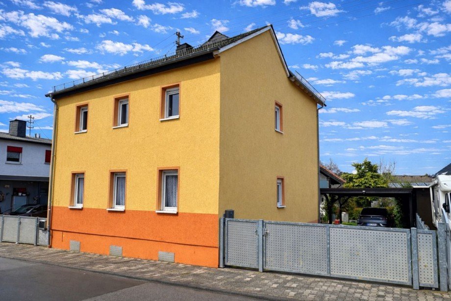 Stra�enansicht Hofeinfahrt zum Hinterhaus Mehrfamilienhaus Taunusstein - Wehen