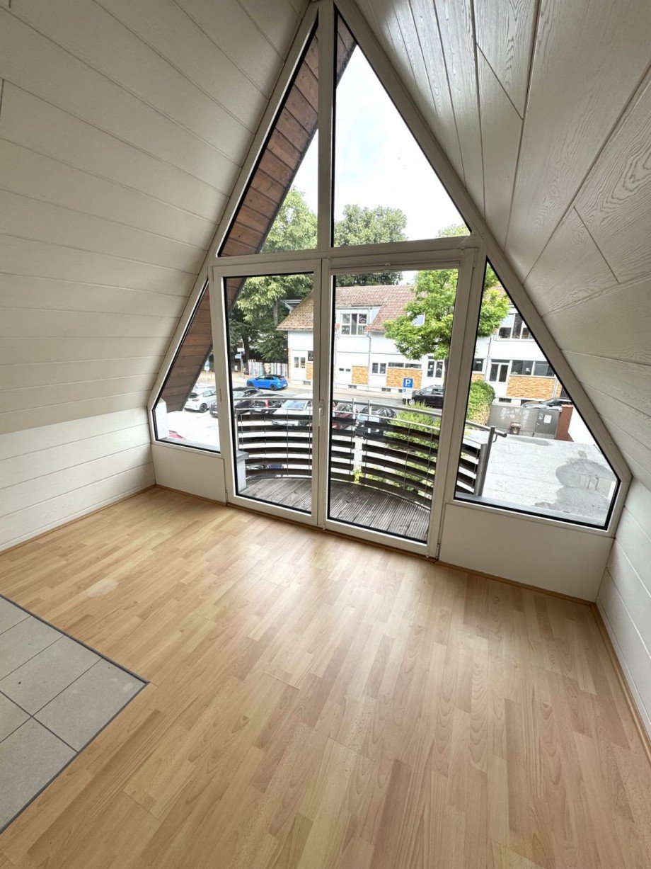 H25 Ankleide und WC im DG Einfamilienhaus Fl�rsheim