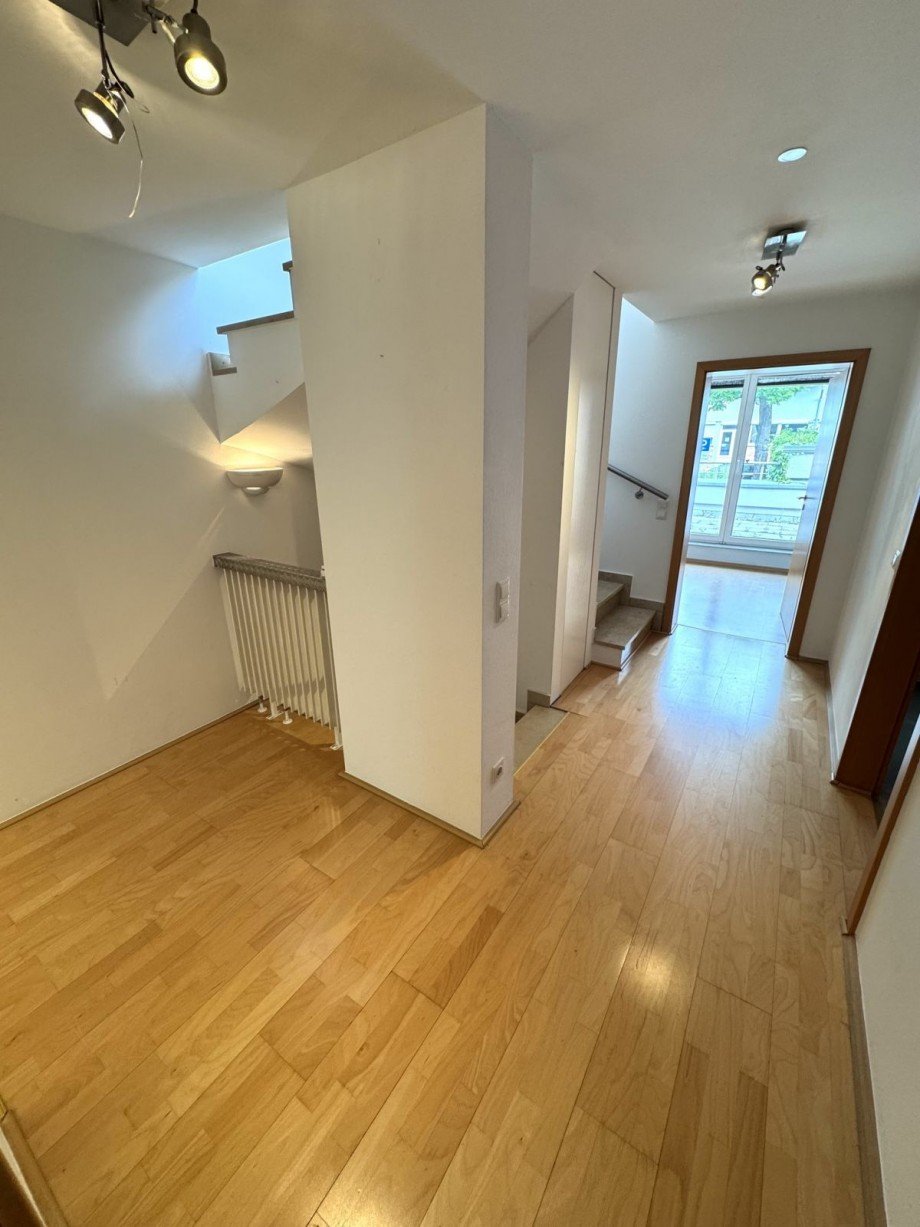 H25 Flur OG Einfamilienhaus Fl�rsheim