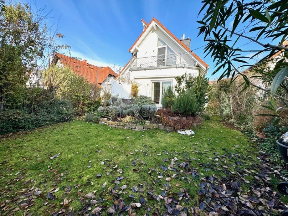 B4 Haus Gartenansicht Doppelhaush�lfte R�sselsheim-Bauschheim