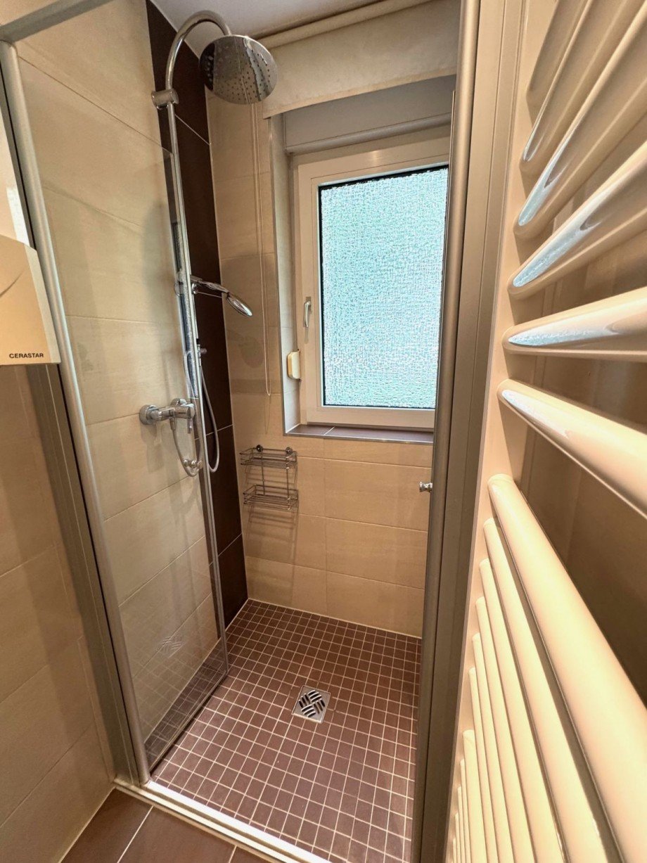 A4 Dusche Erdgeschosswohnung Frankfurt H�chst