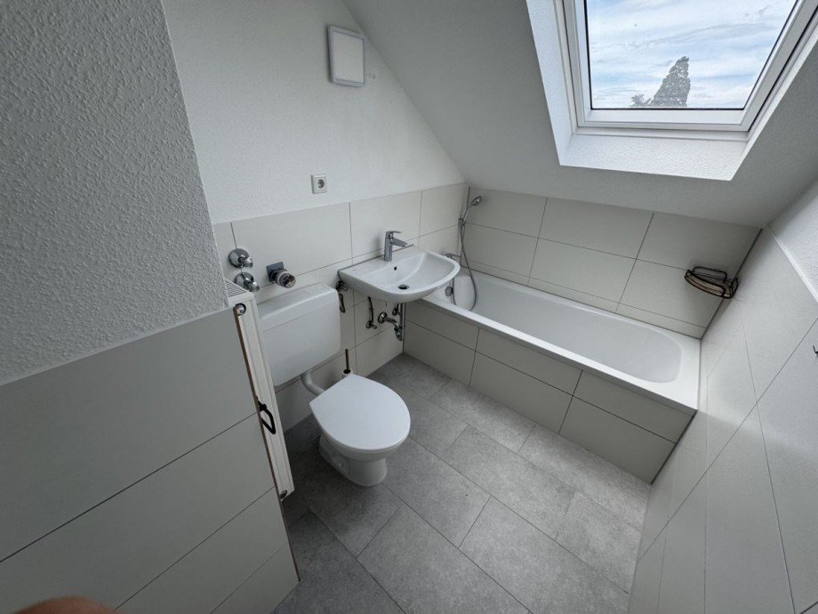 B69 DG Badezimmer Dachgeschosswohnung Hattersheim Eddersheim