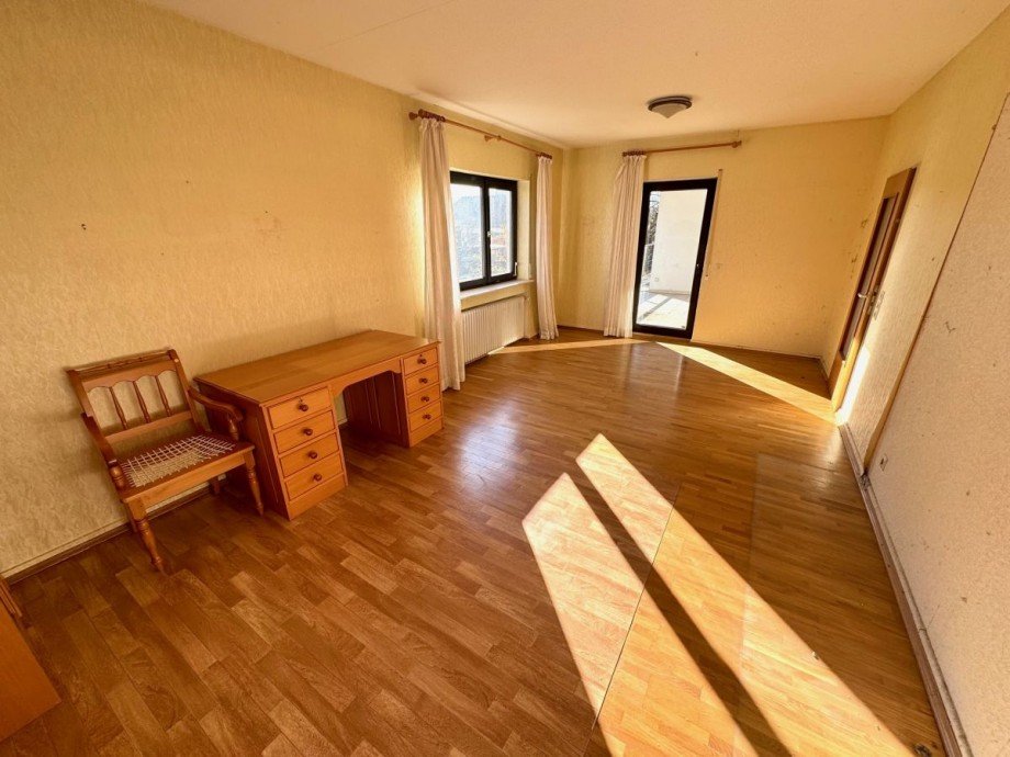 C4 Schlafzimmer 3 Einfamilienhaus Fl�rsheim