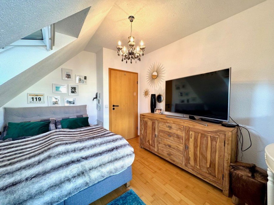 B4 Schlafzimmer Bild 2 Doppelhaush�lfte R�sselsheim-Bauschheim