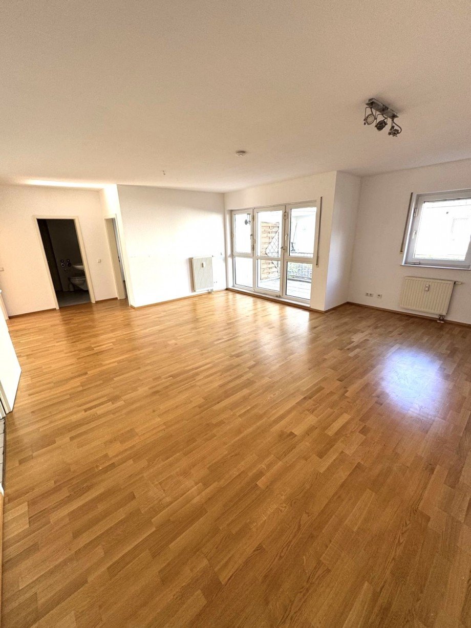 O5 Wohnzimmer Etagenwohnung Hofheim