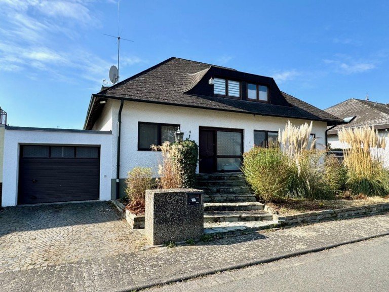 H5 Frontansicht Hattersheim Eddersheim Haus Einfamilienhaus in Bestlage von Eddersheim