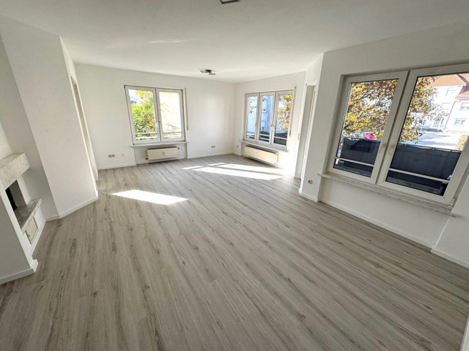 O28 Wohnzimmer Bild 3 Etagenwohnung Fl�rsheim