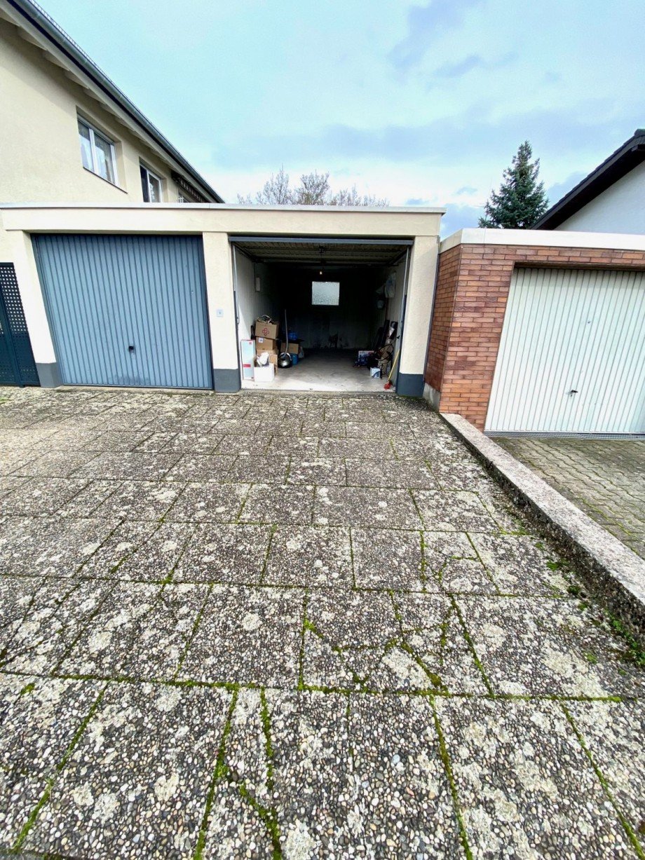 E24 Stellplatz und Garage Etagenwohnung Hattersheim-Okriftel